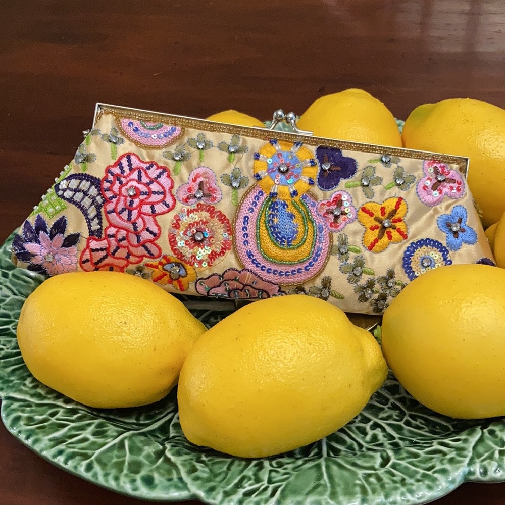 Festive clutch! - Picture 2 of 15